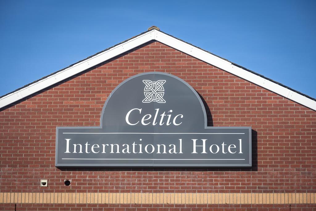 Celtic International Hotel Cardiff Airport บาร์รี ภายนอก รูปภาพ